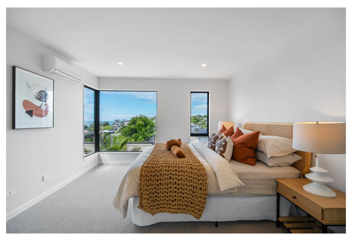 Rangitoto College and Double Westlake school zone, 155m2 Brandnew standalone 4 beds 2.5 baths home with garage , minutes from the stunning Campbells Bay Beach, local cafés, parks, and coastal walkways, schools, 0.8 km to Campbells Bay School, 4/8 Park Rise, Campbells Bay, Auckland