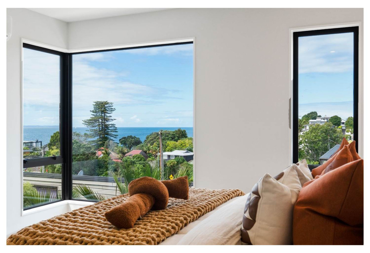 Rangitoto College and Double Westlake school zone, 155m2 Brandnew standalone 4 beds 2.5 baths home with garage , minutes from the stunning Campbells Bay Beach, local cafés, parks, and coastal walkways, schools, 0.8 km to Campbells Bay School, 4/8 Park Rise, Campbells Bay, Auckland