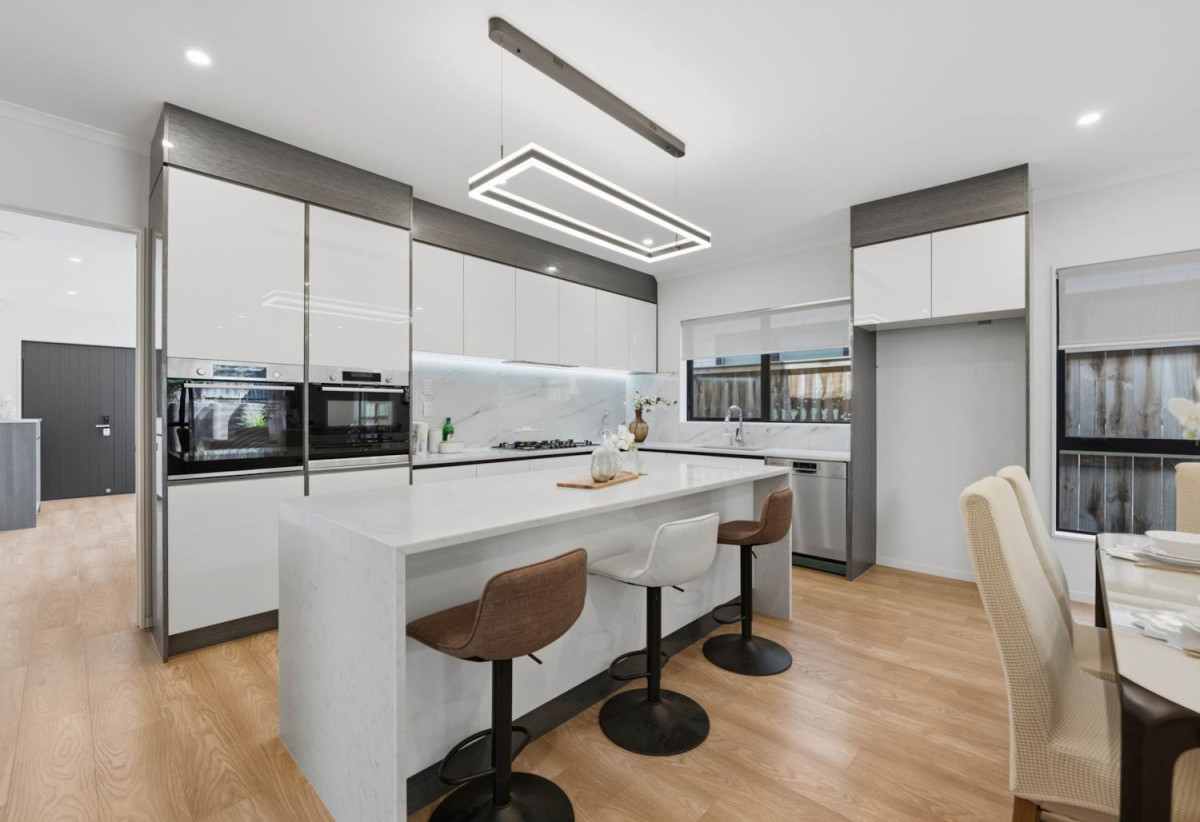 2 Kitchens, 338m2 7 beds ( 3 ensuites) 5.5 baths house with double garage and 2-beds granny on 431m2 section, close to schools, Ormiston shopping centre, 0.6 km to Te Uho o Te Nikau Primary School, 1.7 km to Ormiston Junior College and Ormiston Senior College, 16 Hermes Road, Flat Bush, Auckland