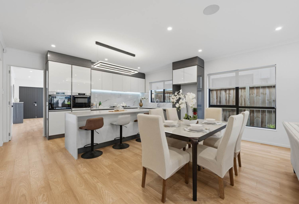 2 Kitchens, 338m2 7 beds ( 3 ensuites) 5.5 baths house with double garage and 2-beds granny on 431m2 section, close to schools, Ormiston shopping centre, 0.6 km to Te Uho o Te Nikau Primary School, 1.7 km to Ormiston Junior College and Ormiston Senior College, 16 Hermes Road, Flat Bush, Auckland