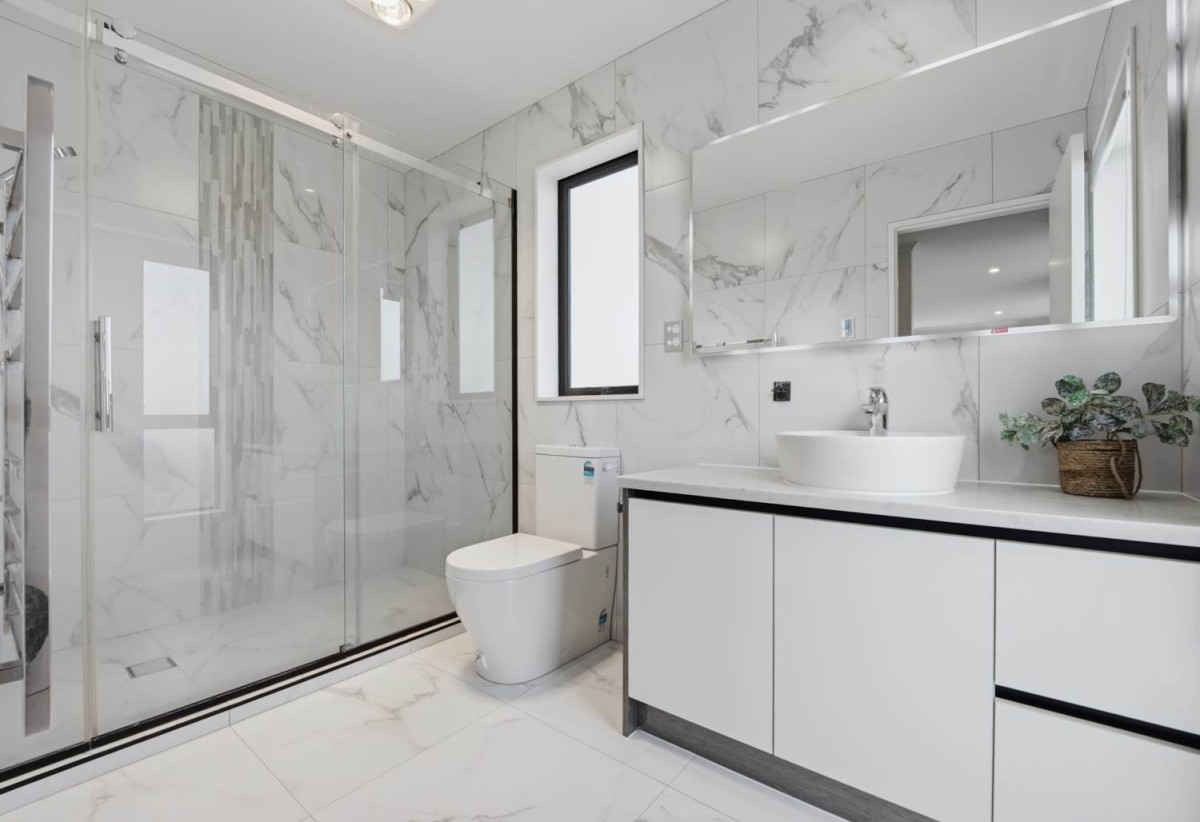 2 Kitchens, 338m2 7 beds ( 3 ensuites) 5.5 baths house with double garage and 2-beds granny on 431m2 section, close to schools, Ormiston shopping centre, 0.6 km to Te Uho o Te Nikau Primary School, 1.7 km to Ormiston Junior College and Ormiston Senior College, 16 Hermes Road, Flat Bush, Auckland