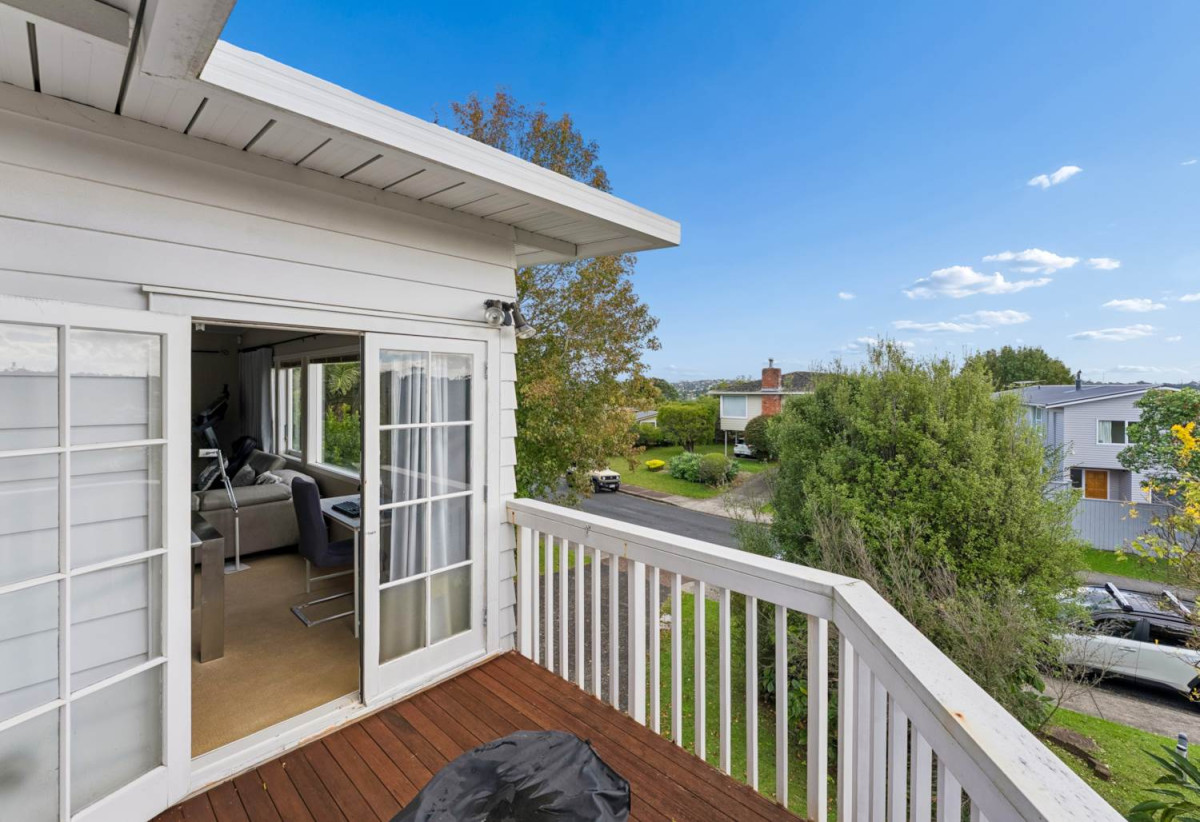 Double Westlake school zone, 688m2 section, 3 beds 1 bath house with double garage, zoned for Campbells Bay Primary and Westlake Boys’ & Girls’ High Schools, and just minutes to local shops, beaches, motorway access, 17 Catalina Crescent, Forrest Hill, Auckland