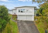 Double Westlake school zone, 688m2 section, 3 beds 1 bath house with double garage, zoned for Campbells Bay Primary and Westlake Boys’ & Girls’ High Schools, and just minutes to local shops, beaches, motorway access, 17 Catalina Crescent, Forrest Hill, Auckland
