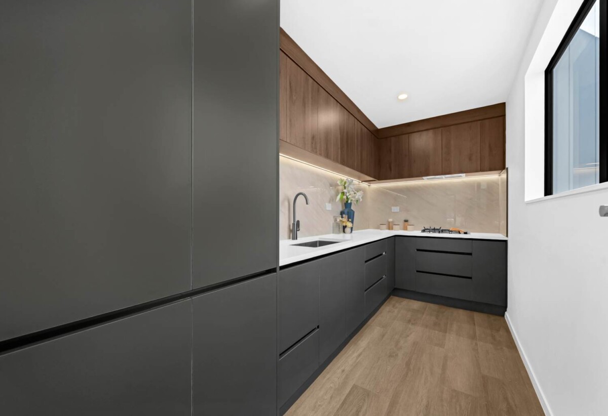 2 Kitchens, Brandnew 5 beds (3 ensuites) 4.5 baths house with double garage, 1 ensuite ground floor, close to Beachlands shopping centre, reserve, beach, school, 17 Kanae Drive, Beachlands, Auckland
