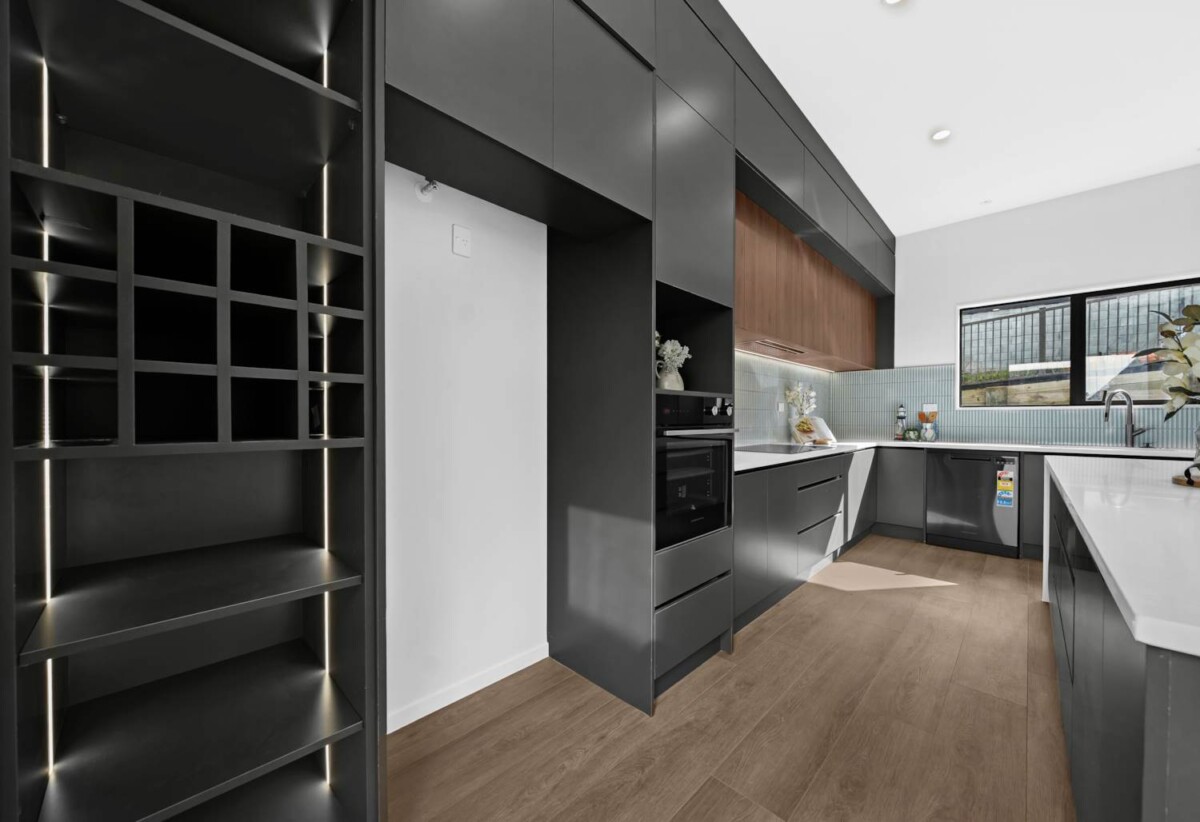 2 Kitchens, Brandnew 5 beds (3 ensuites) 4.5 baths house with double garage, 1 ensuite ground floor, close to Beachlands shopping centre, reserve, beach, school, 17 Kanae Drive, Beachlands, Auckland