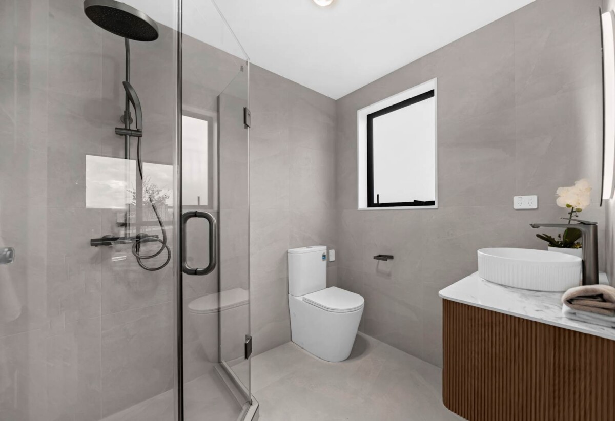 2 Kitchens, Brandnew 5 beds (3 ensuites) 4.5 baths house with double garage, 1 ensuite ground floor, close to Beachlands shopping centre, reserve, beach, school, 17 Kanae Drive, Beachlands, Auckland