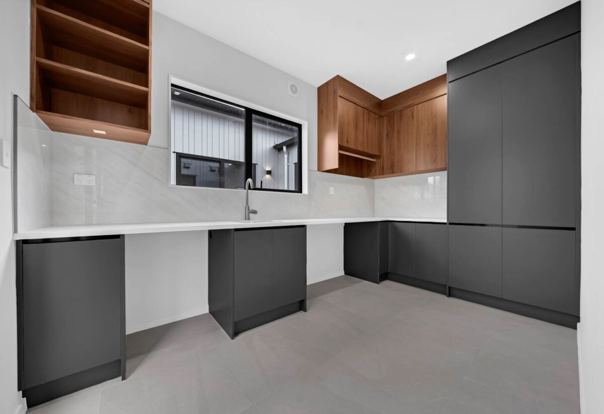 2 Kitchens, Brandnew 5 beds (3 ensuites) 4.5 baths house with double garage, 1 ensuite ground floor, close to Beachlands shopping centre, reserve, beach, school, 17 Kanae Drive, Beachlands, Auckland