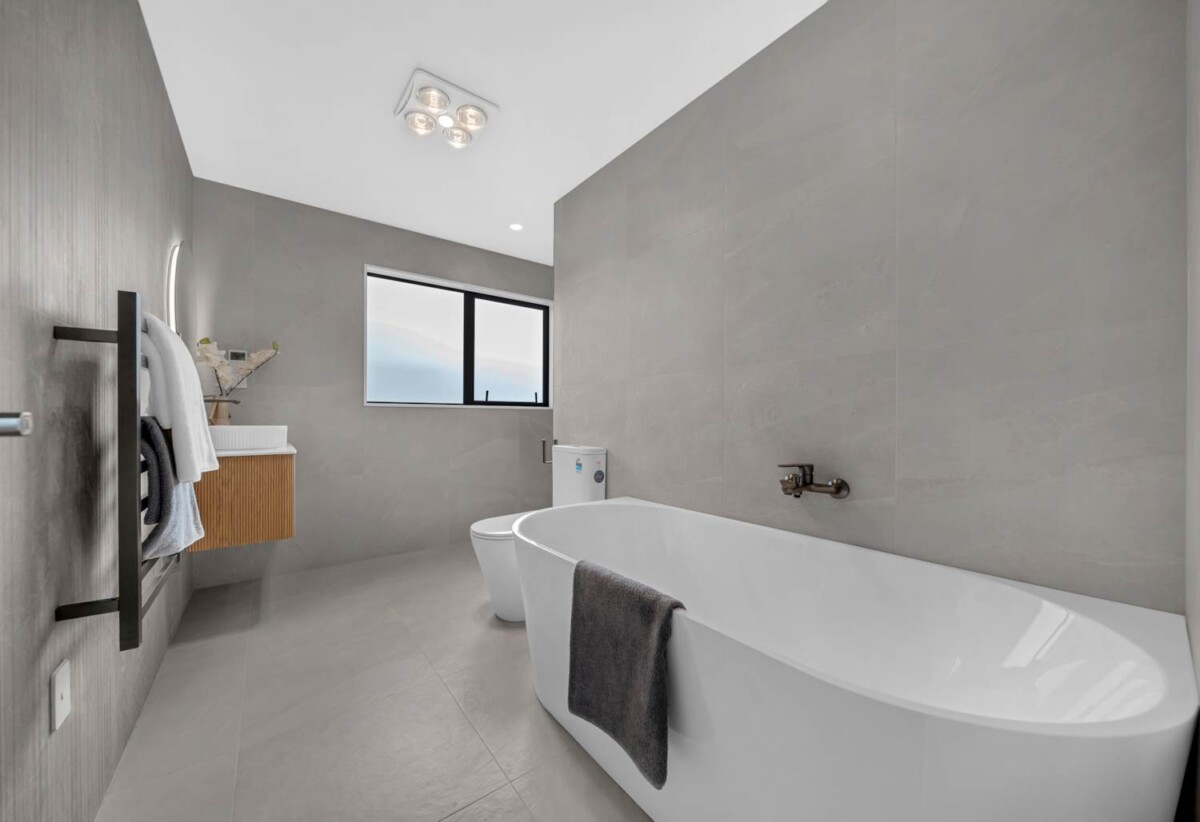 2 Kitchens, Brandnew 5 beds (3 ensuites) 4.5 baths house with double garage, 1 ensuite ground floor, close to Beachlands shopping centre, reserve, beach, school, 17 Kanae Drive, Beachlands, Auckland