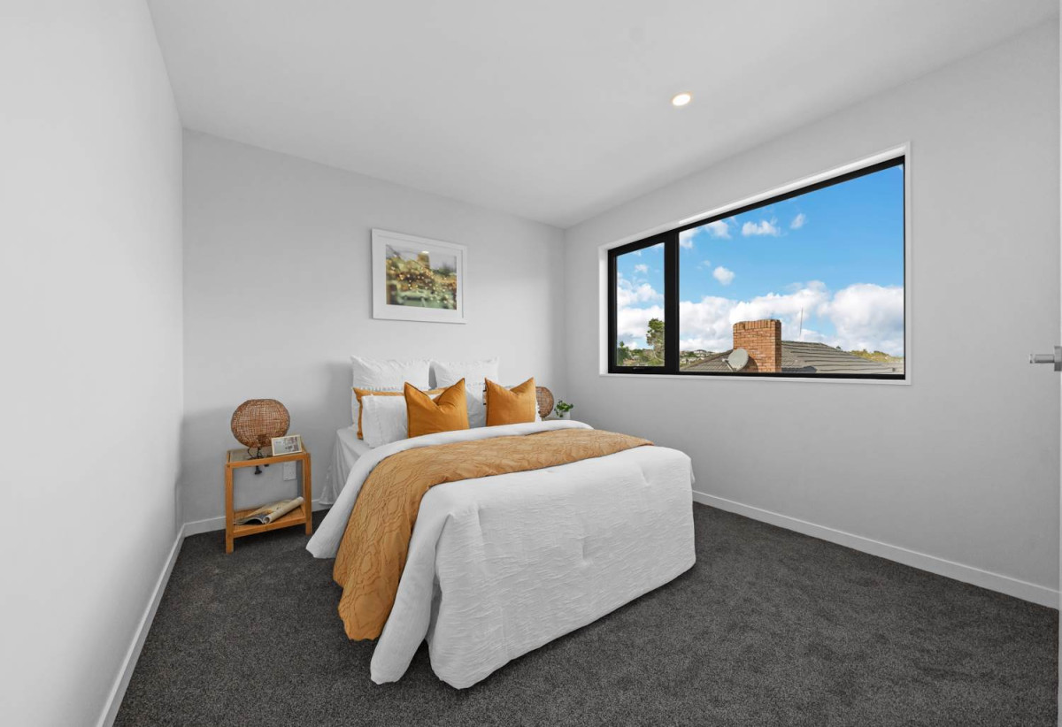 Brandnew standalone 5 beds (1ensuite) 2.5 baths house with garage, close to schools, shops, supermarkets, motorway access, 0.5 km to New Windsor School, 12C Hillview Avenue, New Windsor, Auckland