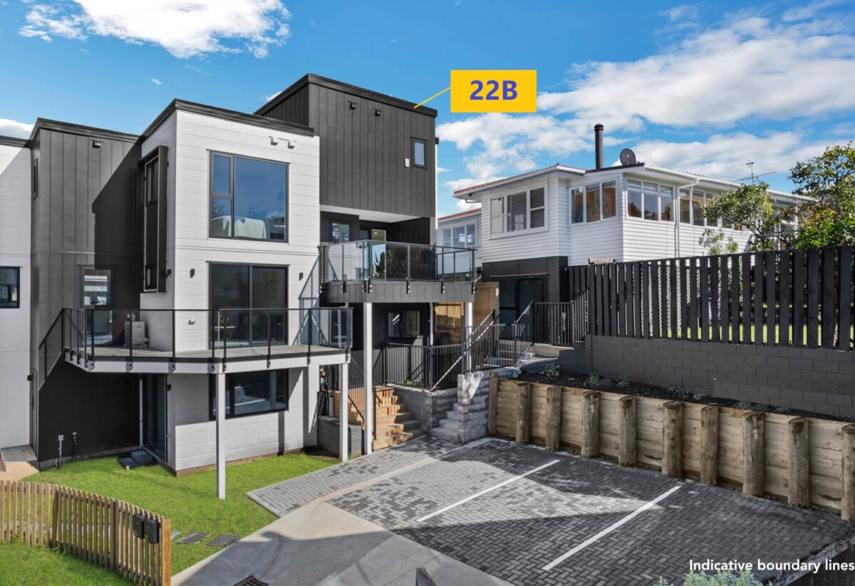 Brandnew 4 beds (2 ensuites) 3.5 baths Duplex home with car park and 2 beds granny, walking distance to schools, Pakuranga plaza, 0.2 km to Pakuranga Intermediate, 0.4 km to Pakuranga Heights School, 22B Elizabeth Street, Pakuranga Heights, Auckland