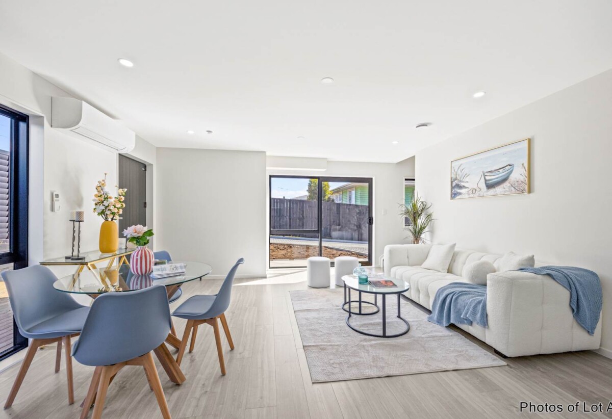 Brandnew standalone 5 beds 4 baths home with garage, 1 bed 1 bath ground floor, close to schools, shops, parks, golf club, 0.1 km to Marshall Laing School, 0.5 km to Lynfield College, 2.1 km to Blockhouse Bay Intermediate, Lot 2&3/34 Kimberhall Avenue, Mt Roskill, Auckland