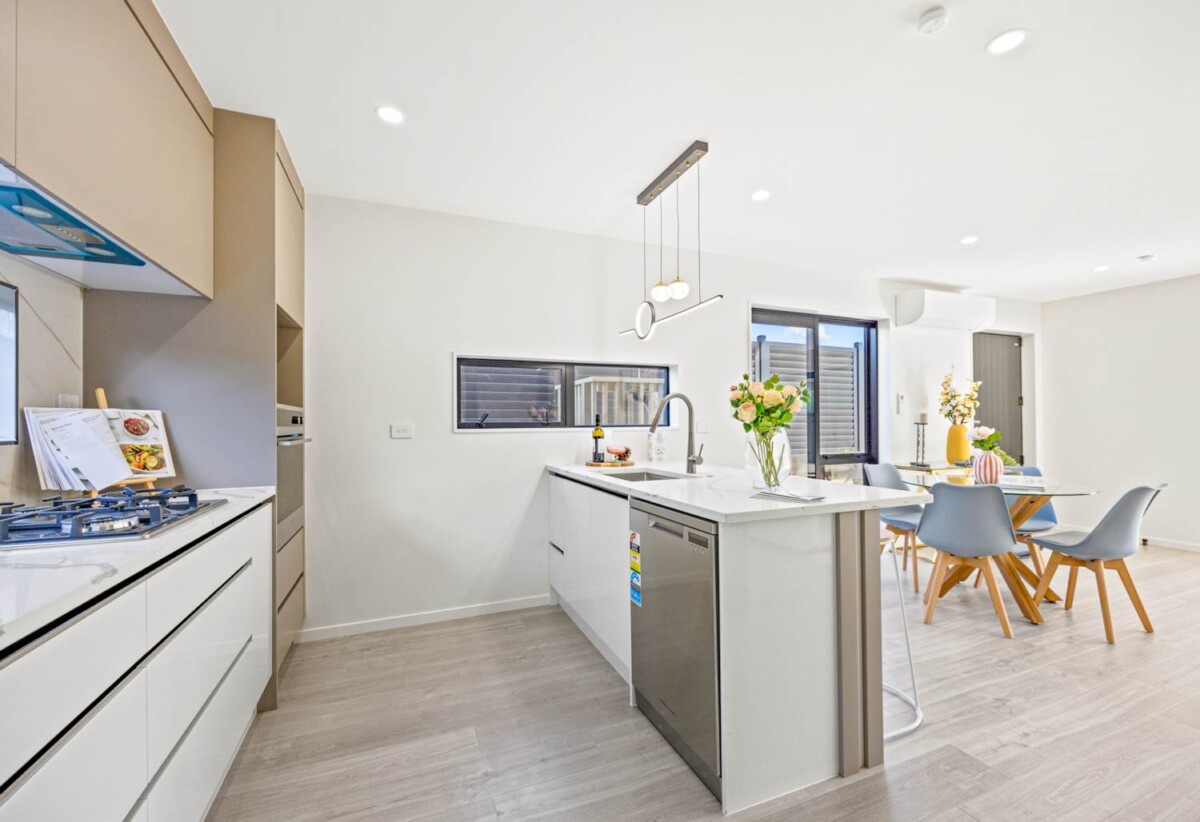 Brandnew standalone 5 beds 4 baths home with garage, 1 bed 1 bath ground floor, close to schools, shops, parks, golf club, 0.1 km to Marshall Laing School, 0.5 km to Lynfield College, 2.1 km to Blockhouse Bay Intermediate, Lot 3/34 Kimberhall Avenue, Mt Roskill, Auckland