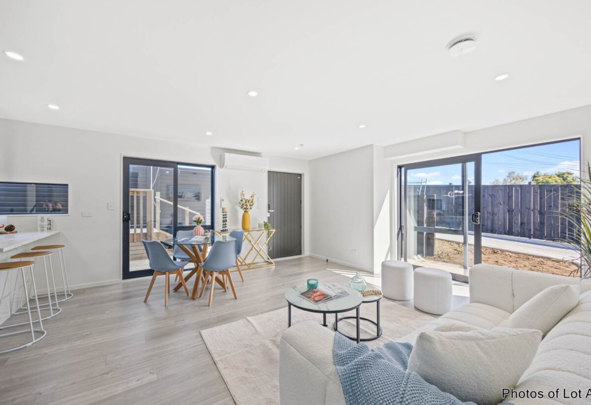 Brandnew standalone 5 beds 4 baths home with garage, 1 bed 1 bath ground floor, close to schools, shops, parks, golf club, 0.1 km to Marshall Laing School, 0.5 km to Lynfield College, 2.1 km to Blockhouse Bay Intermediate, Lot 2&3/34 Kimberhall Avenue, Mt Roskill, Auckland