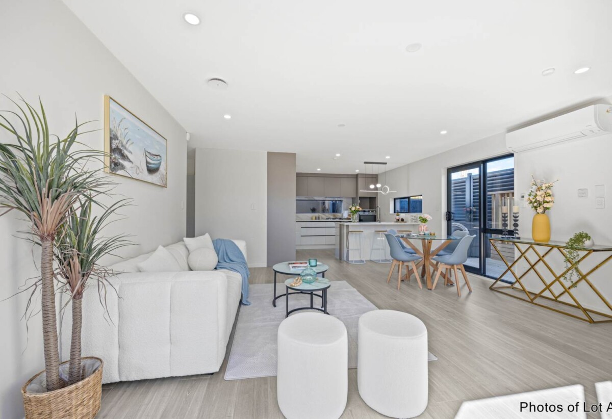 Brandnew standalone 5 beds 4 baths home with garage, 1 bed 1 bath ground floor, close to schools, shops, parks, golf club, 0.1 km to Marshall Laing School, 0.5 km to Lynfield College, 2.1 km to Blockhouse Bay Intermediate, Lot 2&3/34 Kimberhall Avenue, Mt Roskill, Auckland