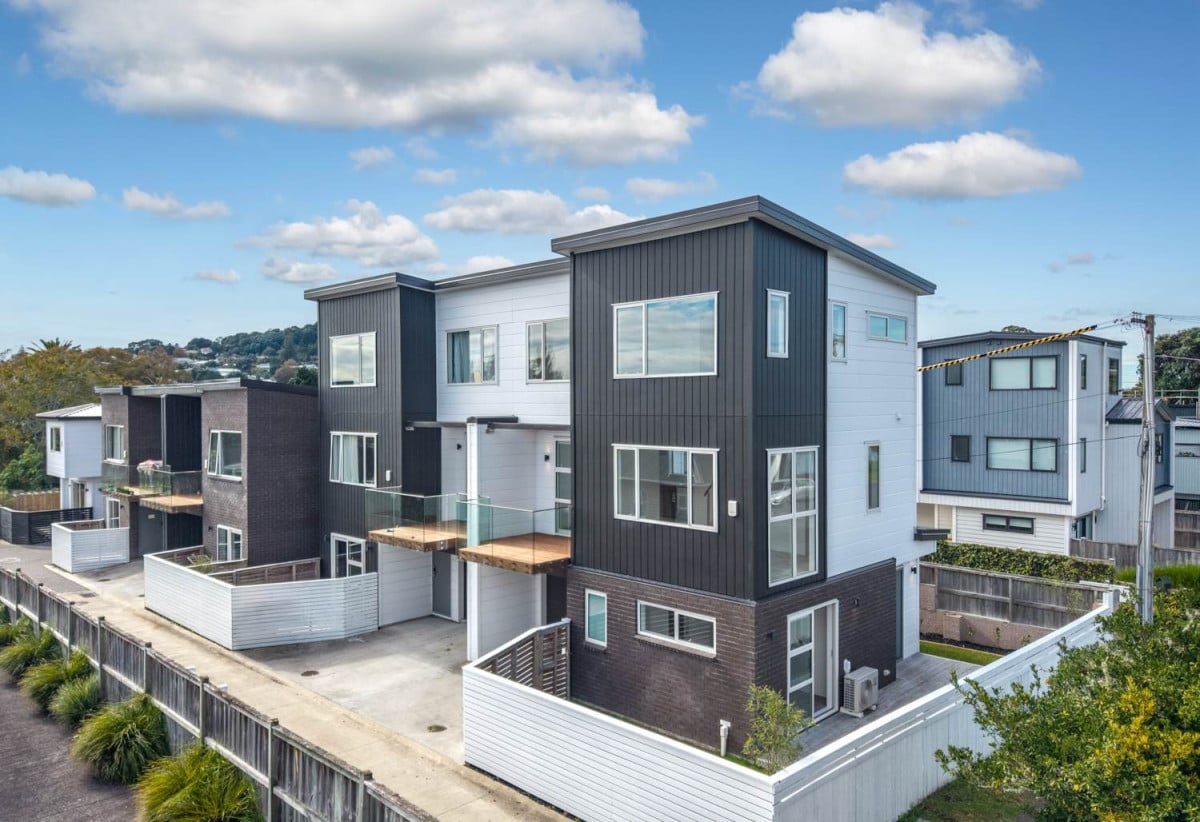3 beds (3 ensuites) 3.5 baths home with garage, 1 ensuite ground floor, minutes from schools, Pak’nSave, local cafés, train stations, bus routes, and motorway access, 0.6 km to Owairaka District School, 28A Ennismore Road, Mt Albert, Auckland