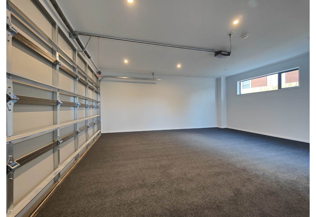 Macleans College, Stand 4 beds 4 baths home with double garage, 1 bed 1 bath ground floor, 0.5 km to Bucklands Beach Intermediate, 0.6 km to Macleans College, 185C Bucklands Beach Road, Bucklands Beach, Auckland