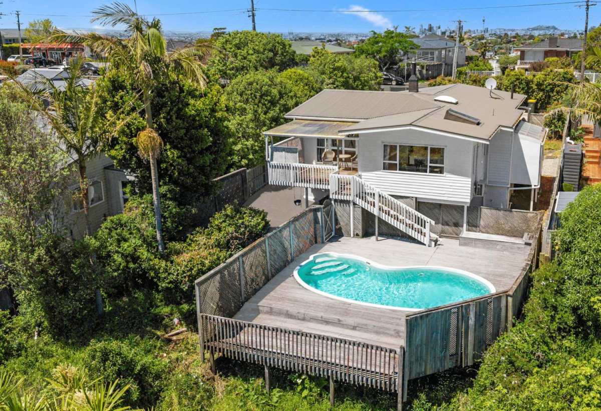 Double Westlake school zone, 3 beds 1 bath house with swimming pool on 812m2 section, zoned for Westlake Boys High School and Westlake Girls High School, and within easy reach of Sunnybrae Primary School, close to shopping centres, motorway access, 108 Coronation Road, Hillcrest, Auckland