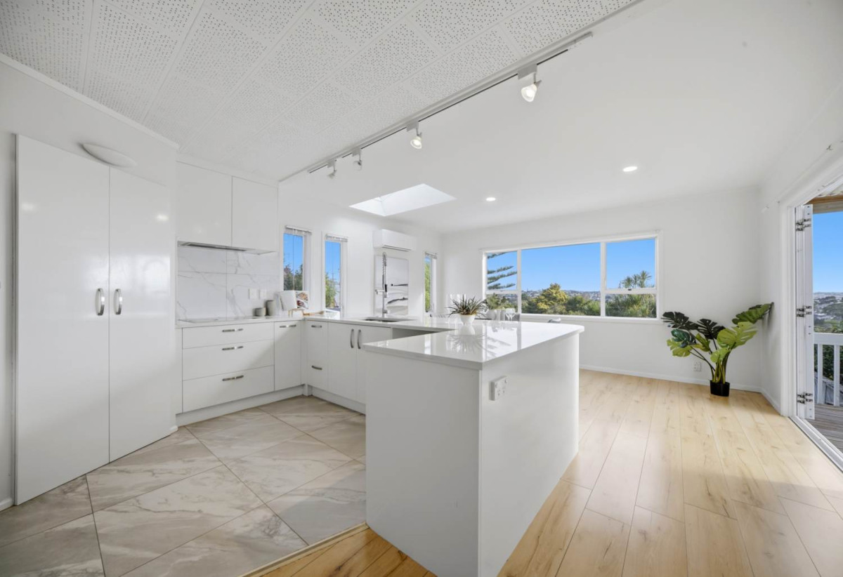 Double Westlake school zone, 3 beds 1 bath house with swimming pool on 812m2 section, zoned for Westlake Boys High School and Westlake Girls High School, and within easy reach of Sunnybrae Primary School, close to shopping centres, motorway access, 108 Coronation Road, Hillcrest, Auckland