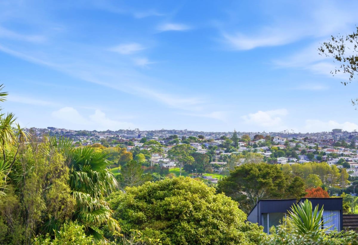 Double Westlake school zone, 3 beds 1 bath house with swimming pool on 812m2 section, zoned for Westlake Boys High School and Westlake Girls High School, and within easy reach of Sunnybrae Primary School, close to shopping centres, motorway access, 108 Coronation Road, Hillcrest, Auckland