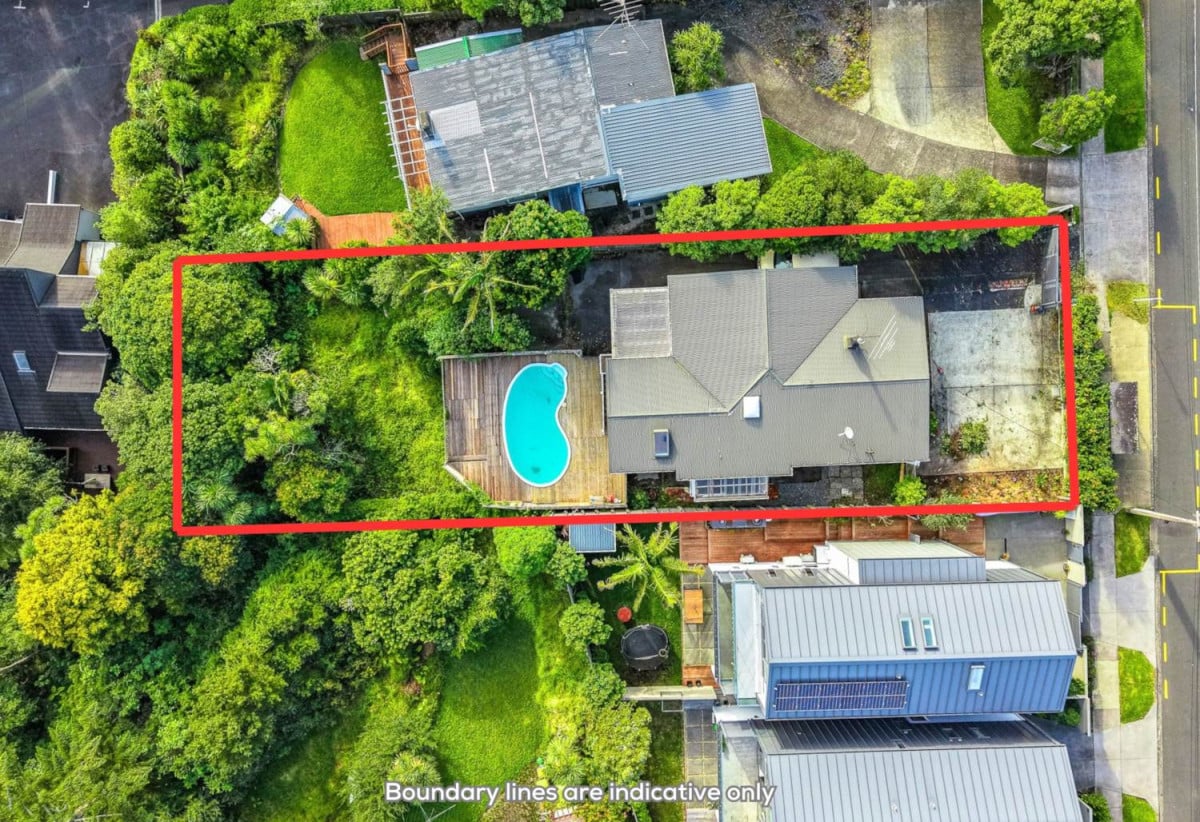 Double Westlake school zone, 3 beds 1 bath house with swimming pool on 812m2 section, zoned for Westlake Boys High School and Westlake Girls High School, and within easy reach of Sunnybrae Primary School, close to shopping centres, motorway access, 108 Coronation Road, Hillcrest, Auckland