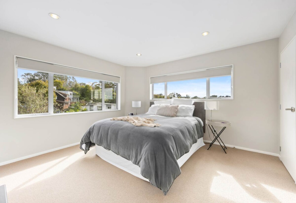 5 beds 3.5 baths house with double garage and views on 600m2 section, 2 beds 1 bath 1 lounge ground floor, minutes from schools, Albany Mall, Motorway access, 0.9 km to Oteha Valley School, 118 Fairview Avenue, Albany, Auckland