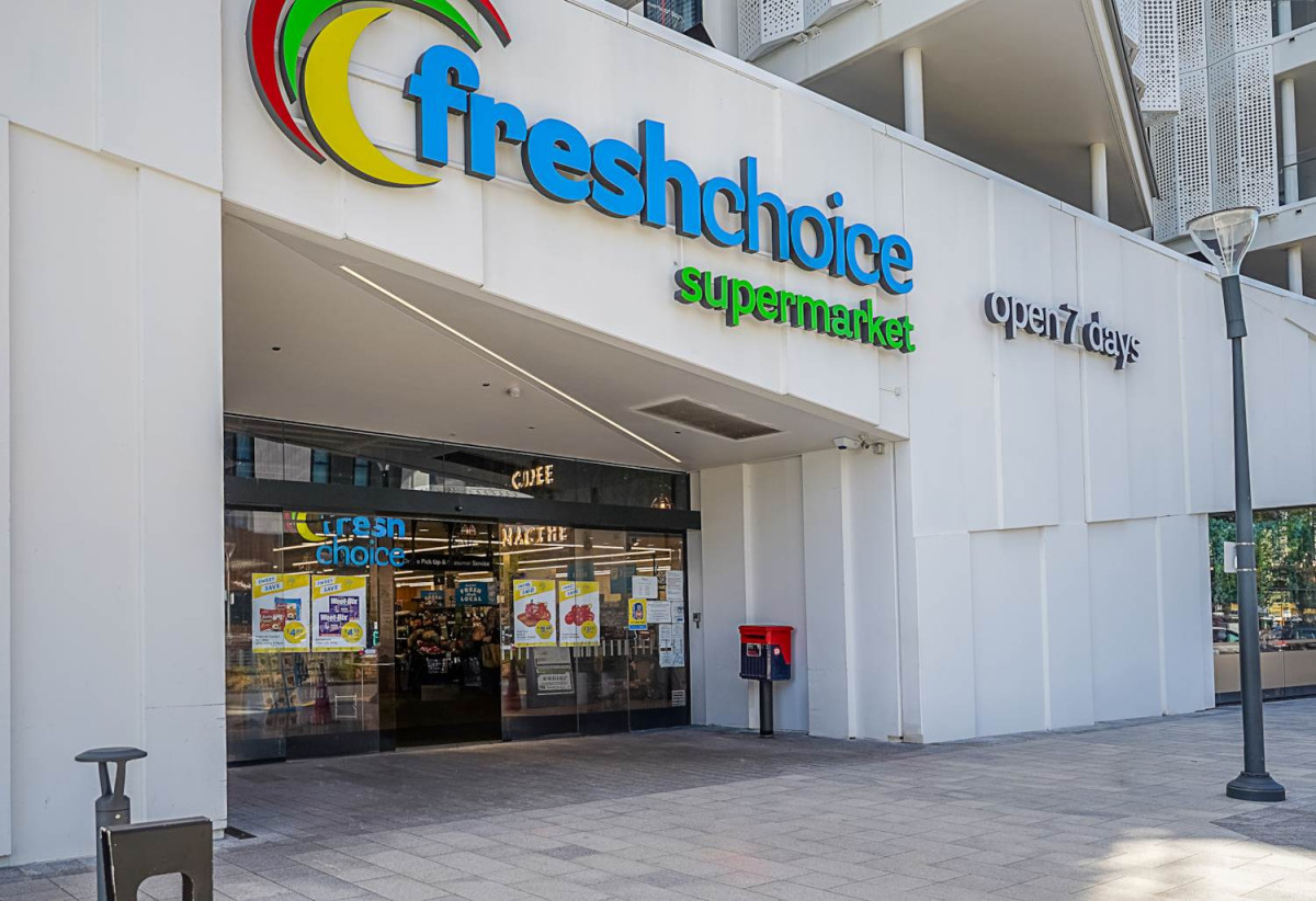 Double Grammar school zone, 3 beds 2 baths 2 car parks Luxury apartment with Iconic Views, central air conditioning, automatic blinds, a separate laundry, ample storage throughout, with a supermarket, fitness centre, and a selection of cafés and restaurants located within the complex, its proximity to Cornwall Park, zoned for Cornwall Park District School, Auckland Grammar School, and Epsom Girls Grammar School, 608/223B Green lane West, Epsom, Auckland