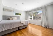 5 beds 2 baths house with standalone double garage on 832m2 section, 2 beds 1 bath 1 lounge ground floor, 3 beds 1 bath 1 lounge upstairs, close to shopping centres, schools, 0.2 km to Sunny Hills School, 12 Fordyce Avenue, Sunnyhills, Auckland