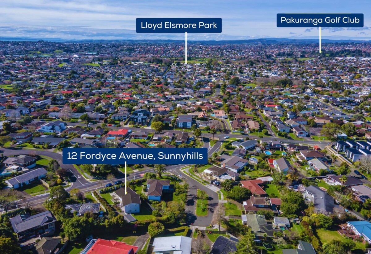 5 beds 2 baths house with standalone double garage on 832m2 section, 2 beds 1 bath 1 lounge ground floor, 3 beds 1 bath 1 lounge upstairs, close to shopping centres, schools, 0.2 km to Sunny Hills School, 12 Fordyce Avenue, Sunnyhills, Auckland
