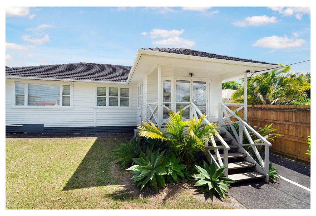 Urgent sale, Must sell, vendor is under financial pressure to sell it fast, 4 beds 1 bath house with garage on 809m2 section, currently rented, Walking distance to Te Atatu South Park, 0.4 km to Rangeview Intermediate, Ignore CV & Past Prices, 16 Coniston Avenue, Te Atatu South, Auckland