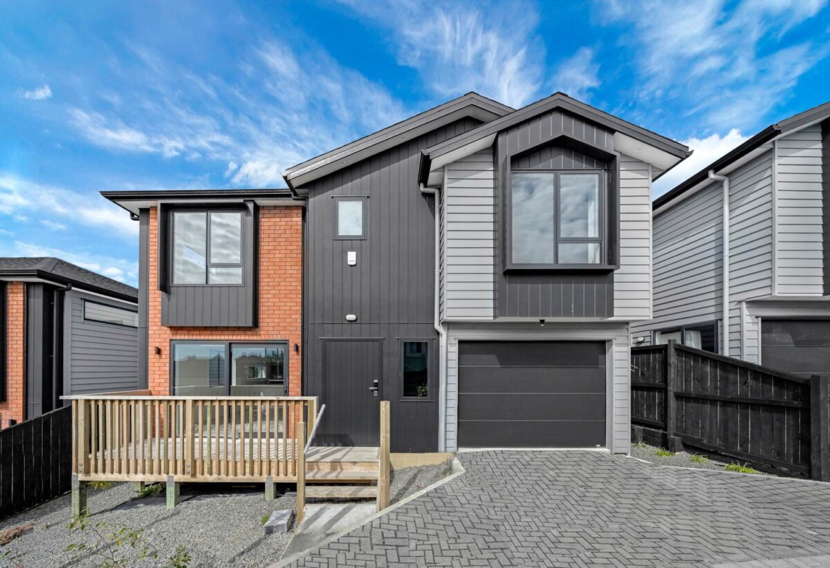 Brandnew standalone 5 beds 4 baths home with garage, 1 bed 1 bath ground floor, close to schools, shops, parks, golf club, 0.1 km to Marshall Laing School, 0.5 km to Lynfield College, 2.1 km to Blockhouse Bay Intermediate, Lot 2&3/34 Kimberhall Avenue, Mt Roskill, Auckland