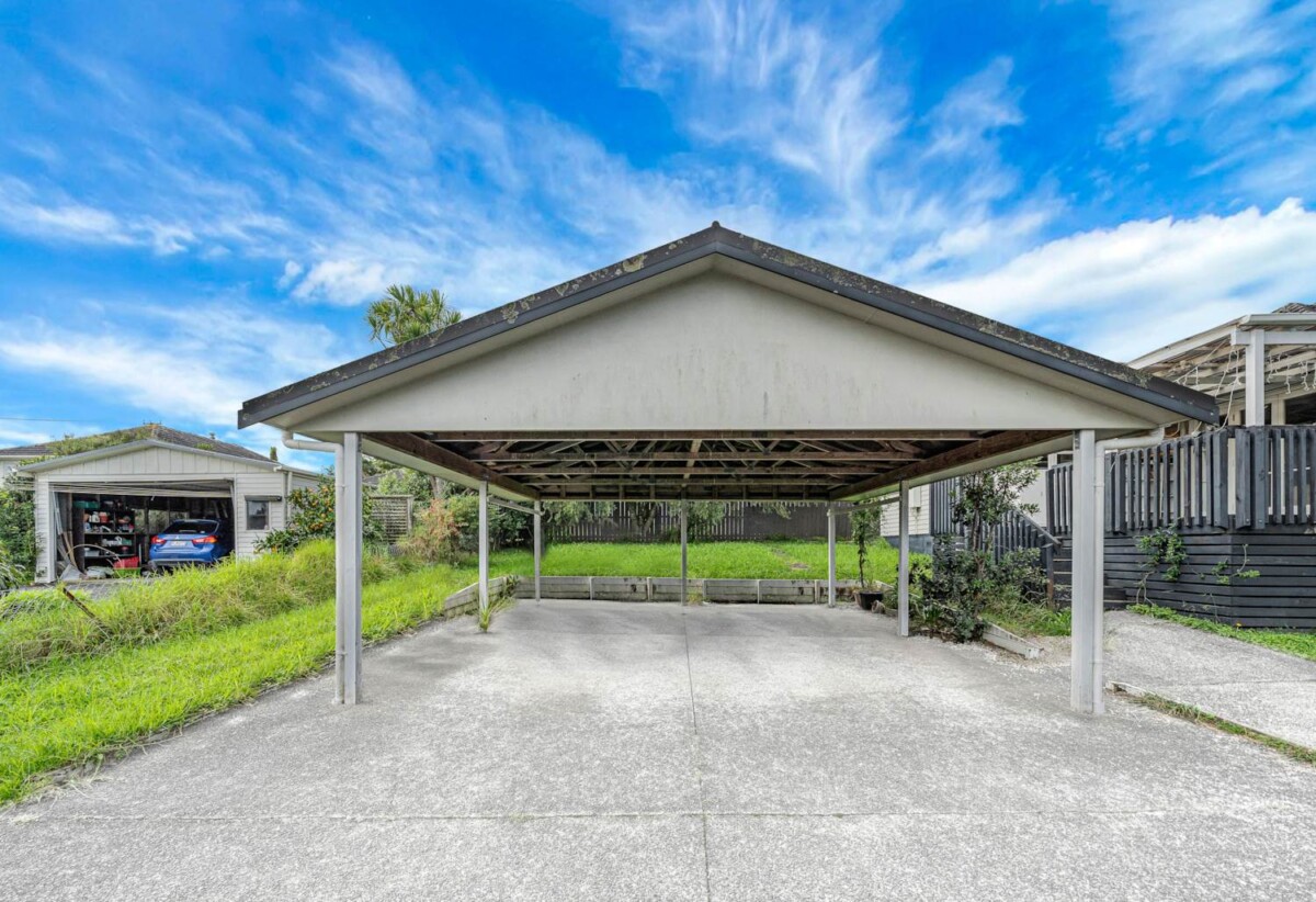 3 beds 1 bath house with carport on 401m2 section, close to schools, shops, parks, golf club, 0.7 km to May Road School, 0.8 km to Lynfield College, 104 Webster Avenue, Mt Roskill, Auckland