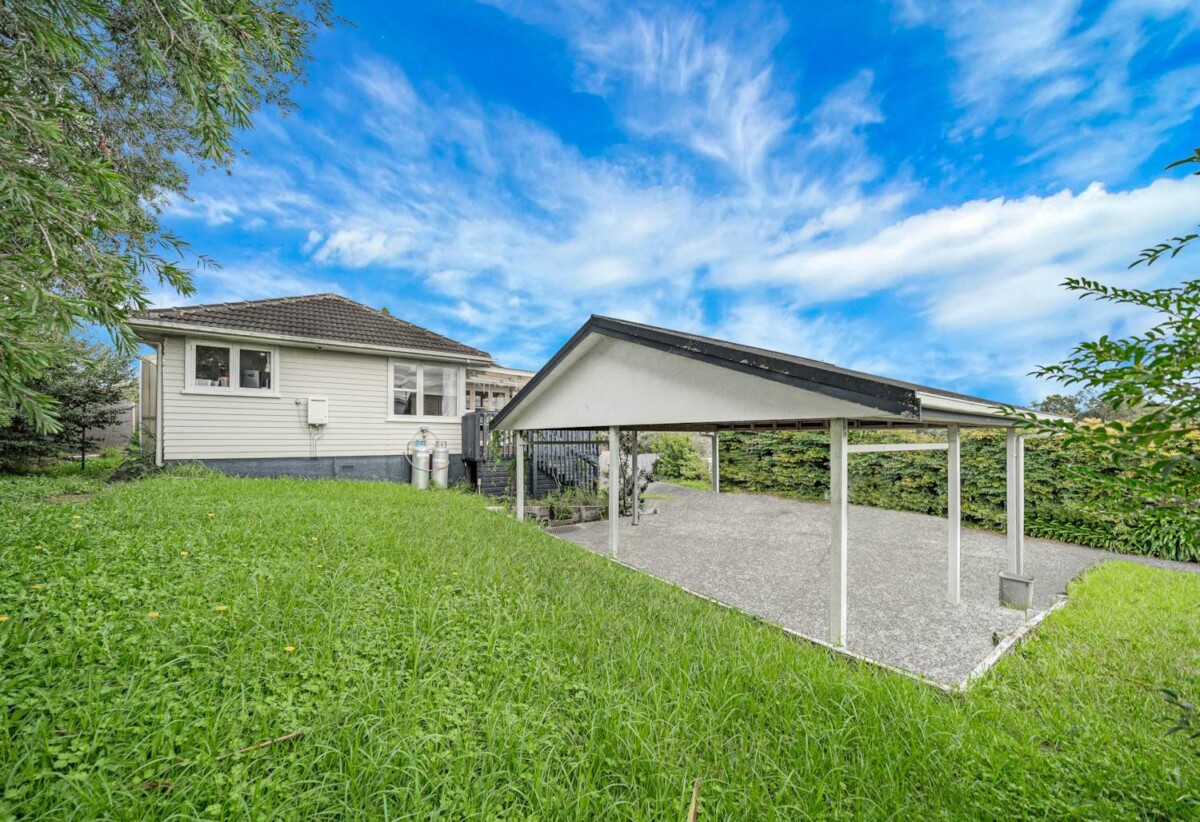 3 beds 1 bath house with carport on 401m2 section, close to schools, shops, parks, golf club, 0.7 km to May Road School, 0.8 km to Lynfield College, 104 Webster Avenue, Mt Roskill, Auckland