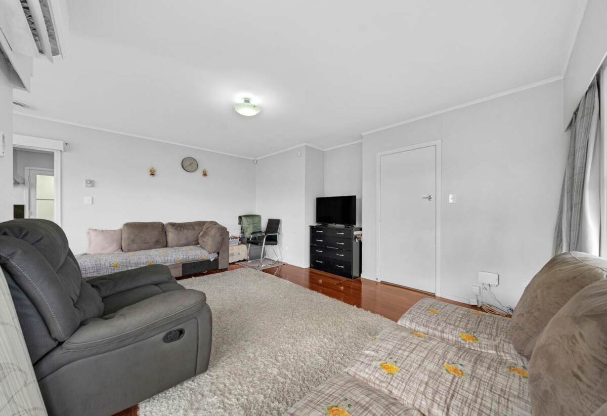 3 beds 1 bath house with carport on 401m2 section, close to schools, shops, parks, golf club, 0.7 km to May Road School, 0.8 km to Lynfield College, 104 Webster Avenue, Mt Roskill, Auckland