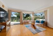 Beside Remuera Golf Club, 457m2 5 beds (1 ensuite) = office 3.5 baths house with double garage on 810m2 section, downstairs a substantial rumpus room with kitchenette, workshop, and storage room, close to Meadowbank shopping centre, 2.1 km to St Thomas School (Auckland) and Selwyn College, 7 Coldham Crescent, St Johns, Auckland