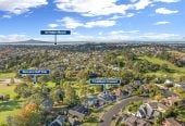 Beside Remuera Golf Club, 457m2 5 beds (1 ensuite) = office 3.5 baths house with double garage on 810m2 section, downstairs a substantial rumpus room with kitchenette, workshop, and storage room, close to Meadowbank shopping centre, 2.1 km to St Thomas School (Auckland) and Selwyn College, 7 Coldham Crescent, St Johns, Auckland