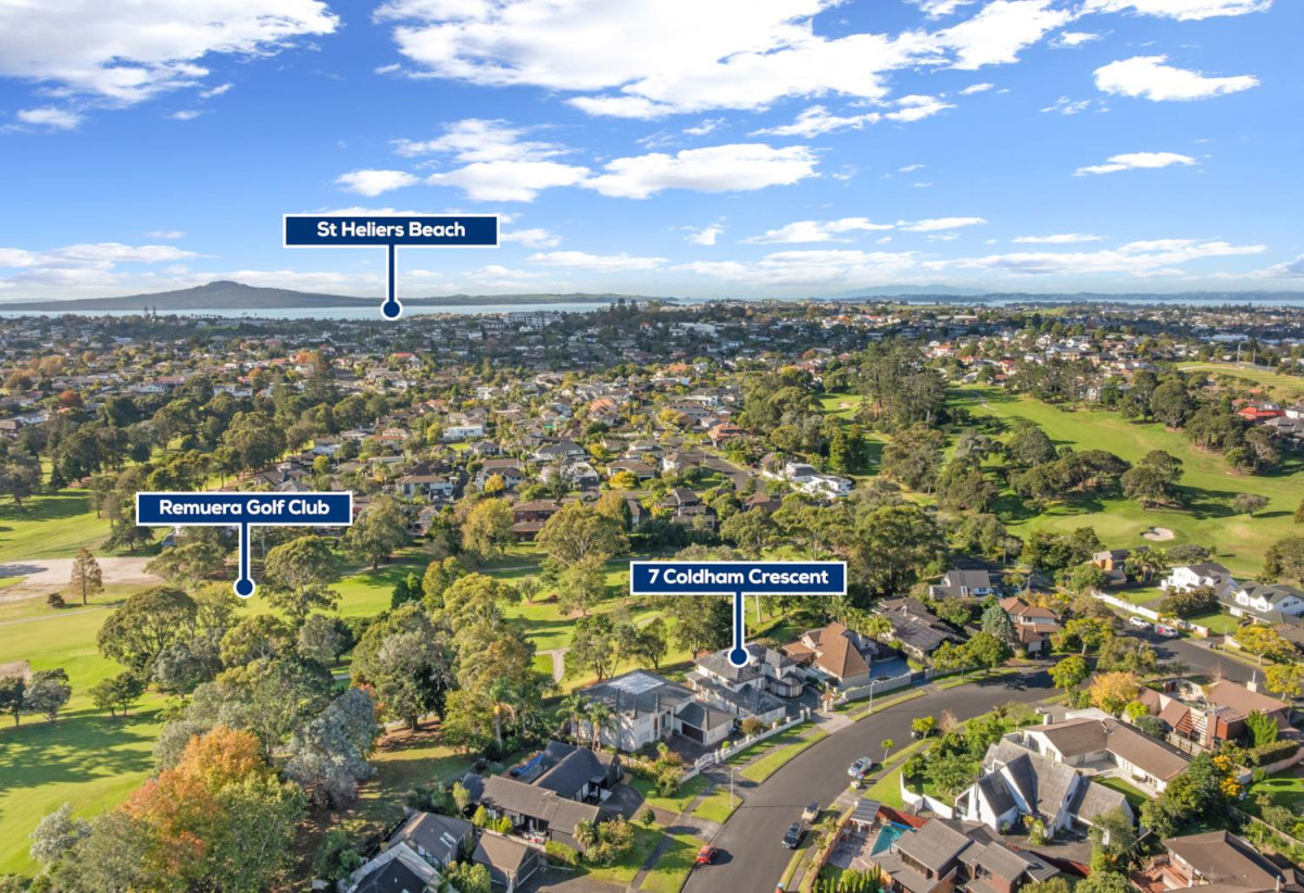 Beside Remuera Golf Club, 457m2 5 beds (1 ensuite) = office 3.5 baths house with double garage on 810m2 section, downstairs a substantial rumpus room with kitchenette, workshop, and storage room, close to Meadowbank shopping centre, 2.1 km to St Thomas School (Auckland) and Selwyn College, 7 Coldham Crescent, St Johns, Auckland