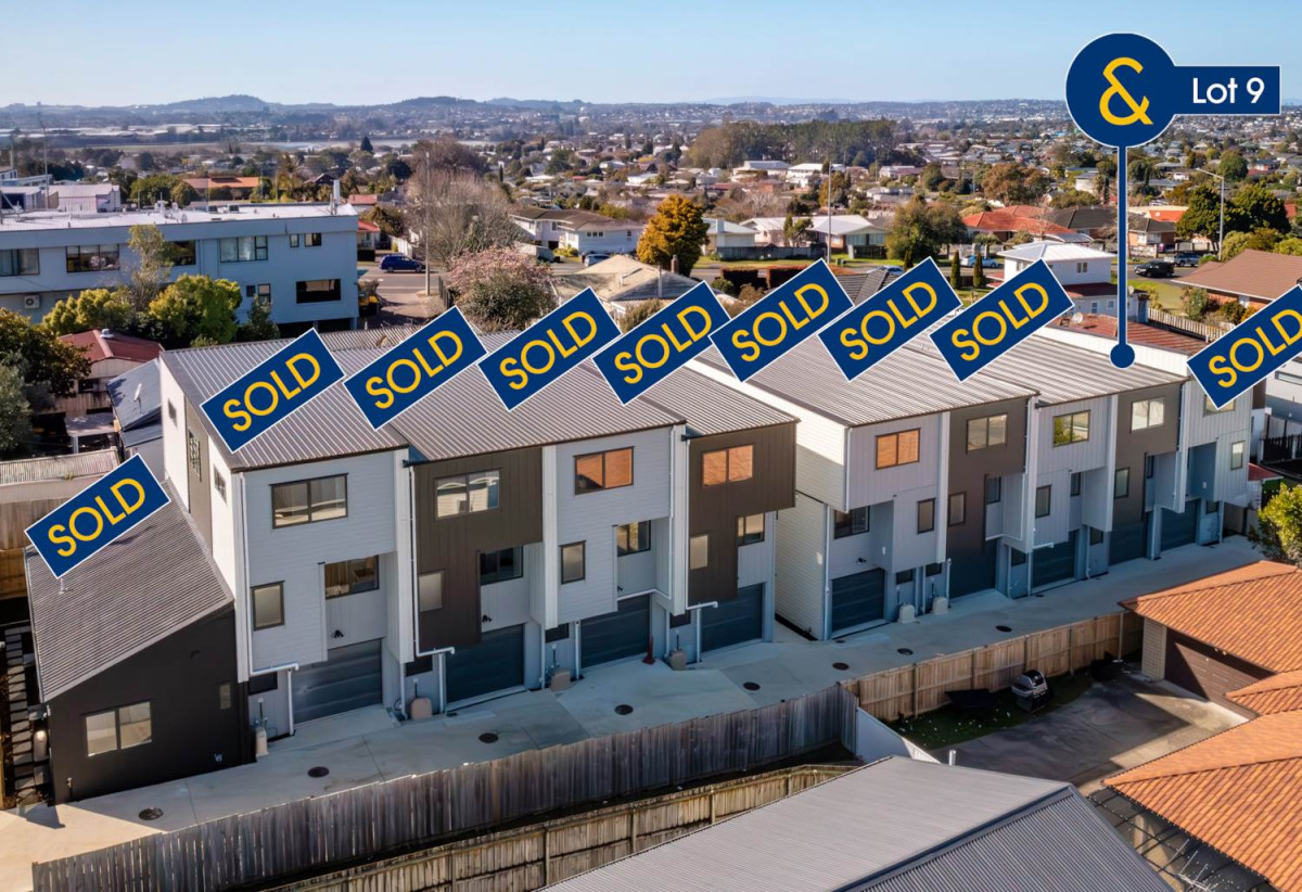 Brandnew freehold 3 beds + study 2.5 baths home with garage, no body corporate fees, walks to shops, schools, 0.9 km to Sunnyvale School, Lot 9/55 James Laurie Street, Henderson, Auckland