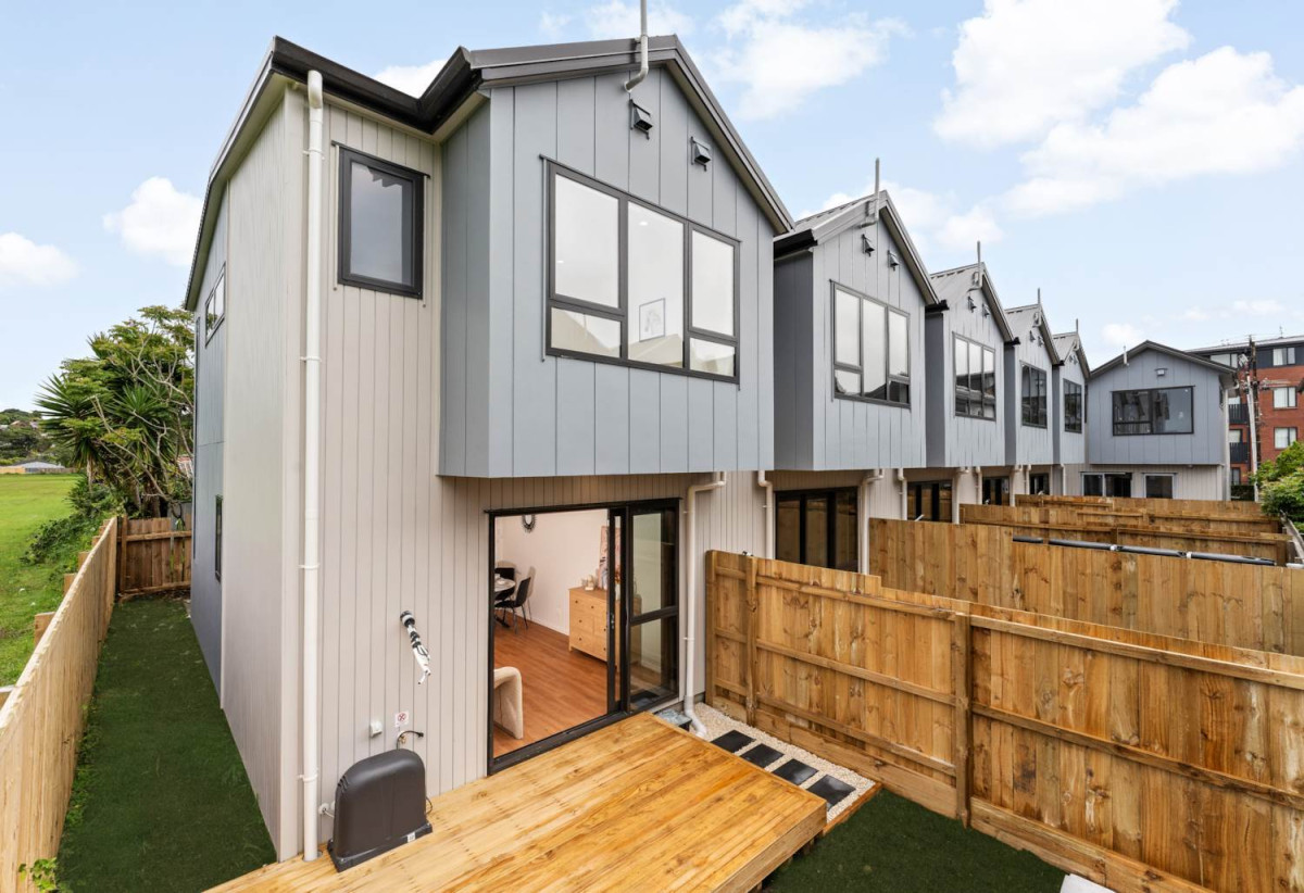 Brandnew 2 beds 2.5 baths home, Approximately 450m to Henderson Train Station, close to WestCity Waitakere shopping center, parks, school, 0.3 km to Henderson High School, 0.9 km to Henderson School, Lot 4/30 Smythe Road, Henderson, Auckland