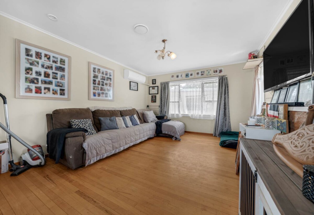 Brick 3 beds 1 bath house with standalone double garage on 561m2 section, close to Pukekohe township, schools, childcare centres, parks, and public transport, 0.2 km to Pukekohe North School, 34 Montgomery Avenue, Pukekohe, Auckland