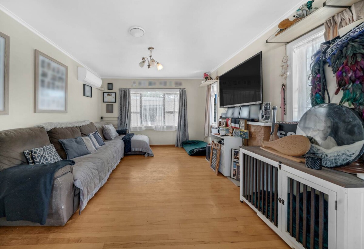 Brick 3 beds 1 bath house with standalone double garage on 561m2 section, close to Pukekohe township, schools, childcare centres, parks, and public transport, 0.2 km to Pukekohe North School, 34 Montgomery Avenue, Pukekohe, Auckland
