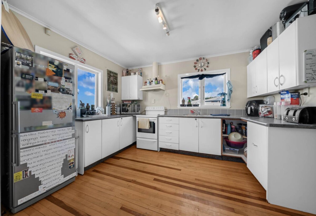 Brick 3 beds 1 bath house with standalone double garage on 561m2 section, close to Pukekohe township, schools, childcare centres, parks, and public transport, 0.2 km to Pukekohe North School, 34 Montgomery Avenue, Pukekohe, Auckland
