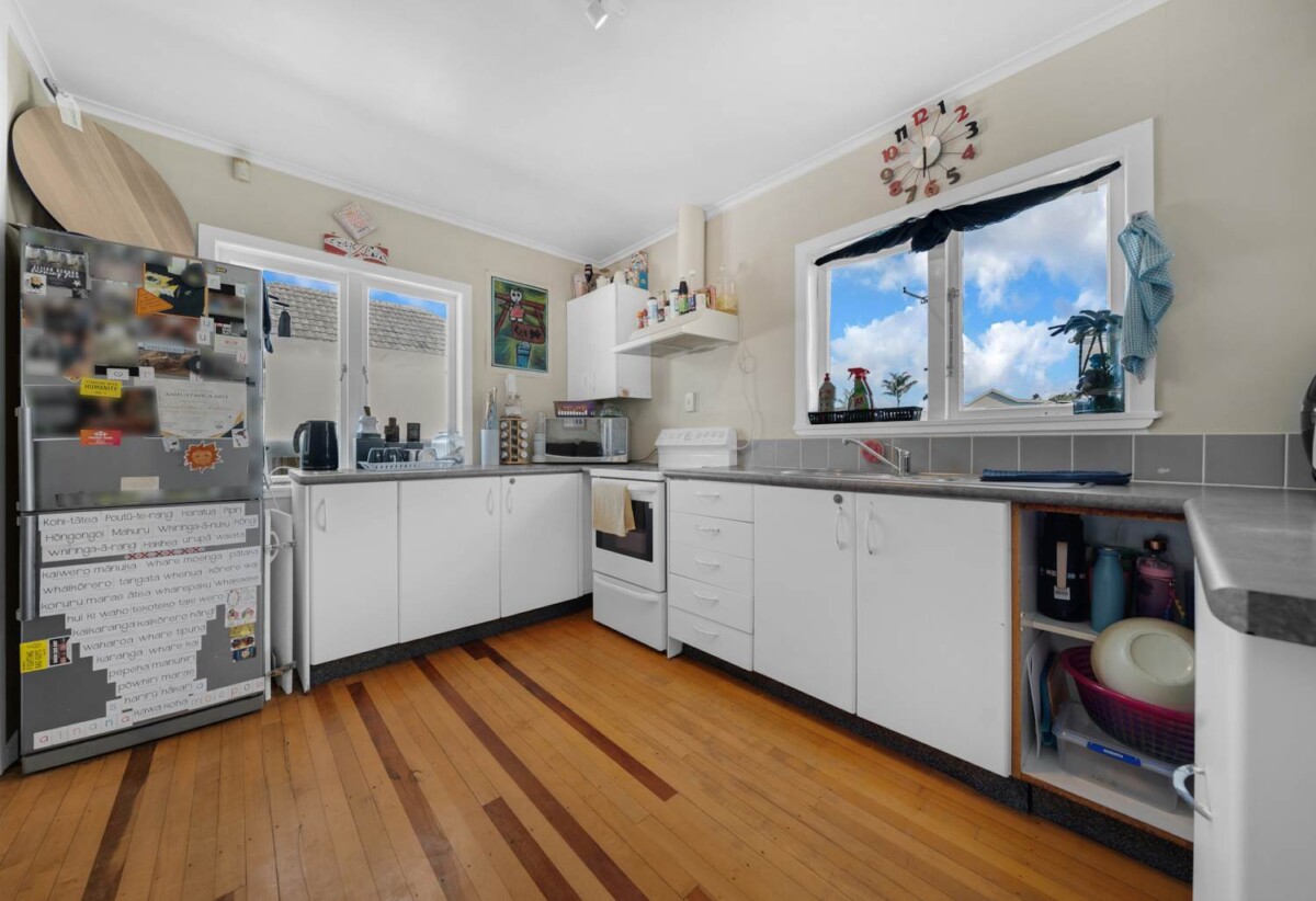 Brick 3 beds 1 bath house with standalone double garage on 561m2 section, close to Pukekohe township, schools, childcare centres, parks, and public transport, 0.2 km to Pukekohe North School, 34 Montgomery Avenue, Pukekohe, Auckland