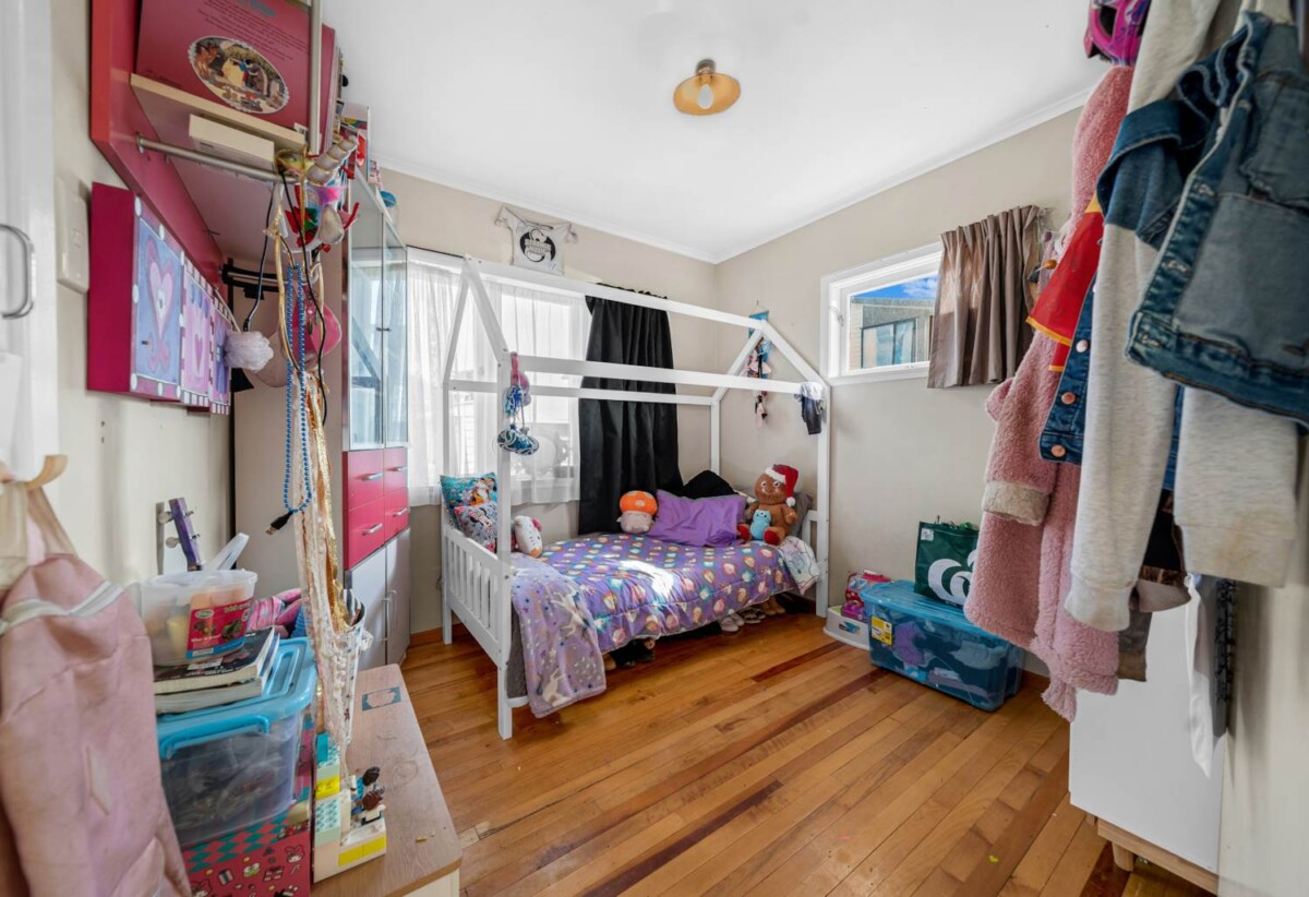 Brick 3 beds 1 bath house with standalone double garage on 561m2 section, close to Pukekohe township, schools, childcare centres, parks, and public transport, 0.2 km to Pukekohe North School, 34 Montgomery Avenue, Pukekohe, Auckland