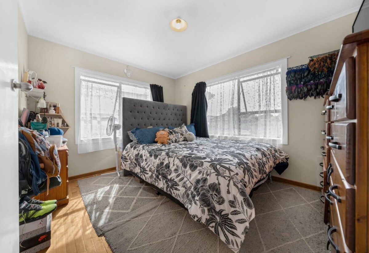Brick 3 beds 1 bath house with standalone double garage on 561m2 section, close to Pukekohe township, schools, childcare centres, parks, and public transport, 0.2 km to Pukekohe North School, 34 Montgomery Avenue, Pukekohe, Auckland