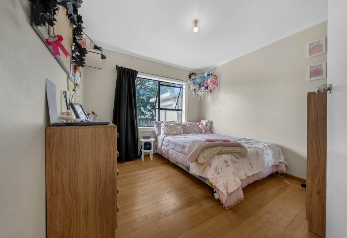 Brick 3 beds 1 bath house with standalone double garage on 561m2 section, close to Pukekohe township, schools, childcare centres, parks, and public transport, 0.2 km to Pukekohe North School, 34 Montgomery Avenue, Pukekohe, Auckland