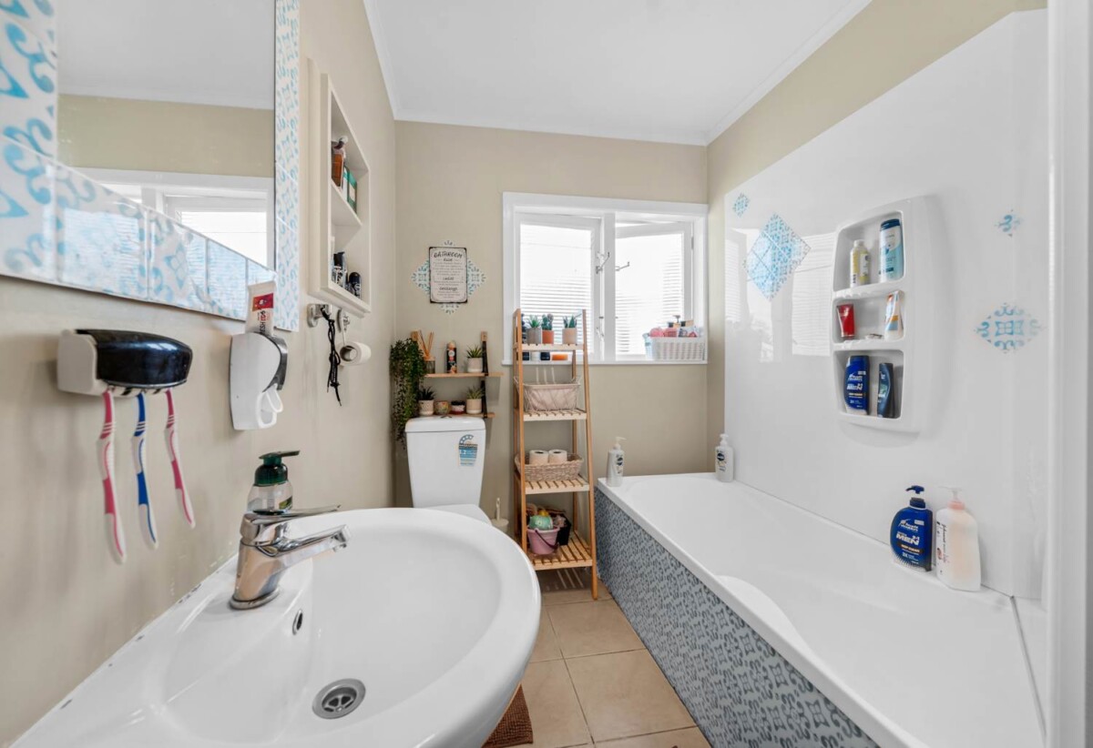 Brick 3 beds 1 bath house with standalone double garage on 561m2 section, close to Pukekohe township, schools, childcare centres, parks, and public transport, 0.2 km to Pukekohe North School, 34 Montgomery Avenue, Pukekohe, Auckland