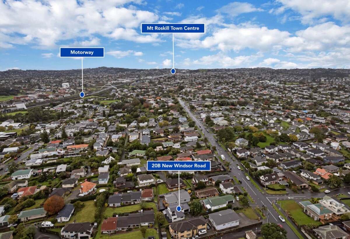 220m2 4 beds 2 baths house with double garage, close to schools, shops, parks, motorway access, 0.7 km to Avondale Primary School (Auckland), 20B New Windsor Road, New Windsor, Auckland