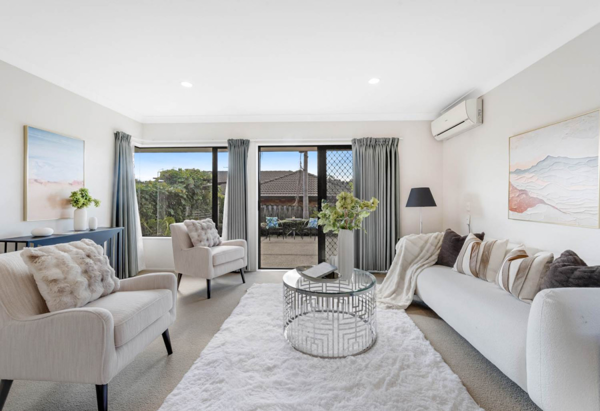 Brick and tile 3 beds 2 baths house with double garage, moments from Botany Town Centre, local parks, schools, 1.2 km to Botany Downs School, 3/6 Marbeth Court, Botany Downs, Auckland