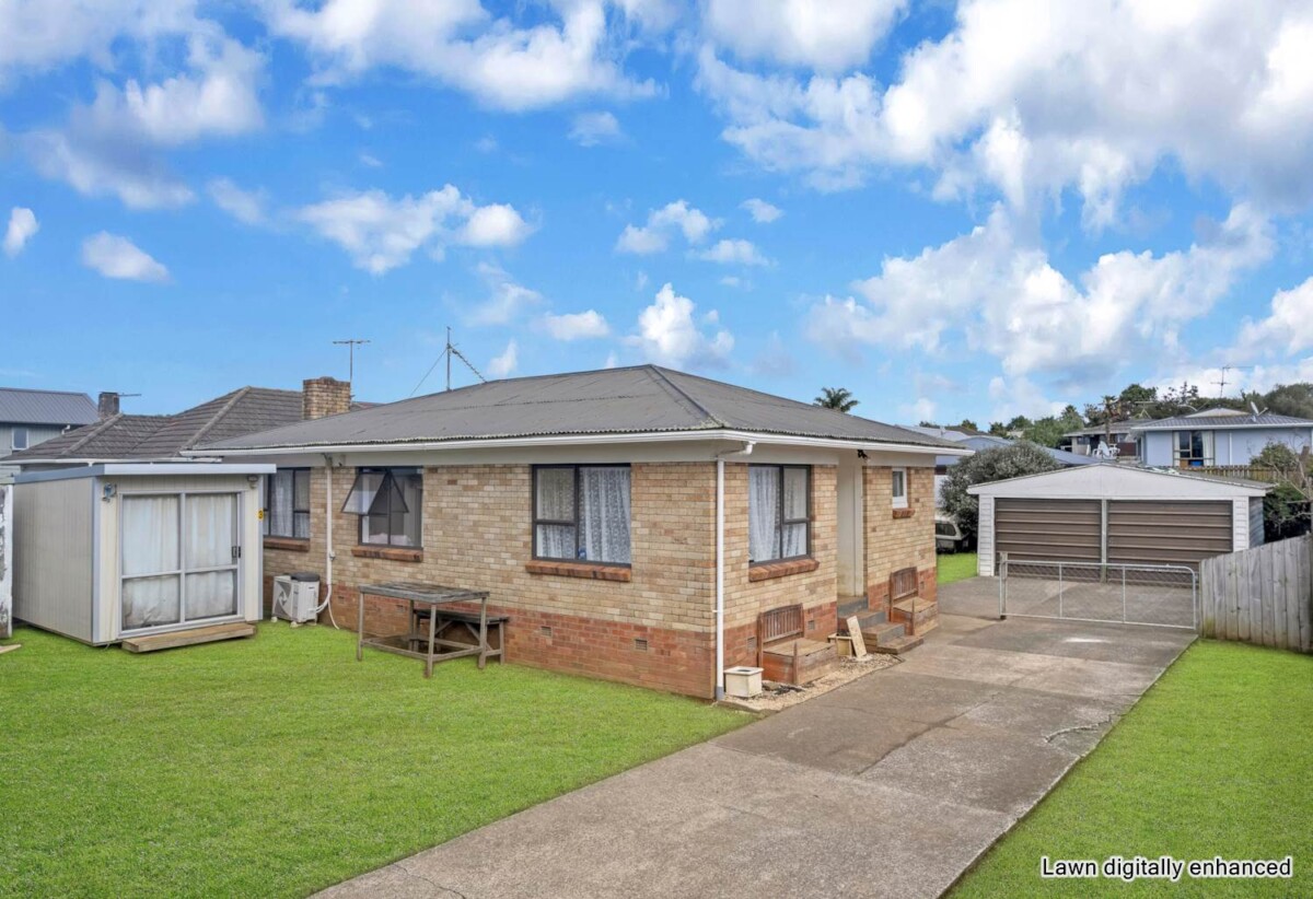 Brick 3 beds 1 bath house with standalone double garage on 561m2 section, close to Pukekohe township, schools, childcare centres, parks, and public transport, 0.2 km to Pukekohe North School, 34 Montgomery Avenue, Pukekohe, Auckland