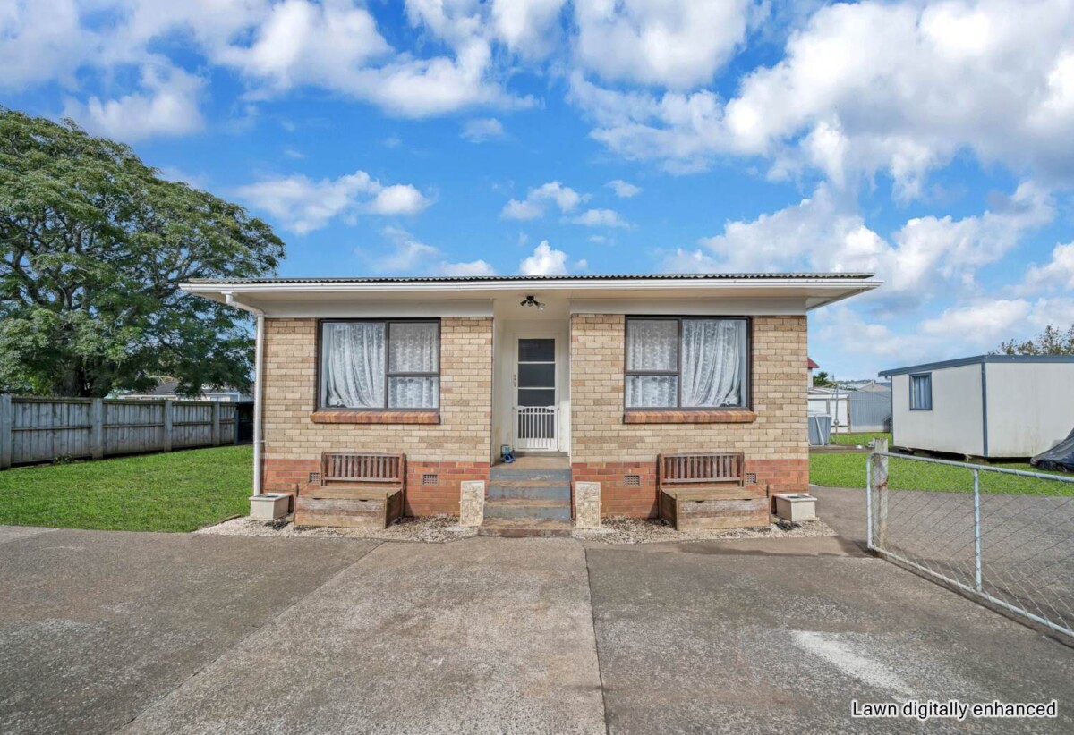 Brick 3 beds 1 bath house with standalone double garage on 561m2 section, close to Pukekohe township, schools, childcare centres, parks, and public transport, 0.2 km to Pukekohe North School, 34 Montgomery Avenue, Pukekohe, Auckland